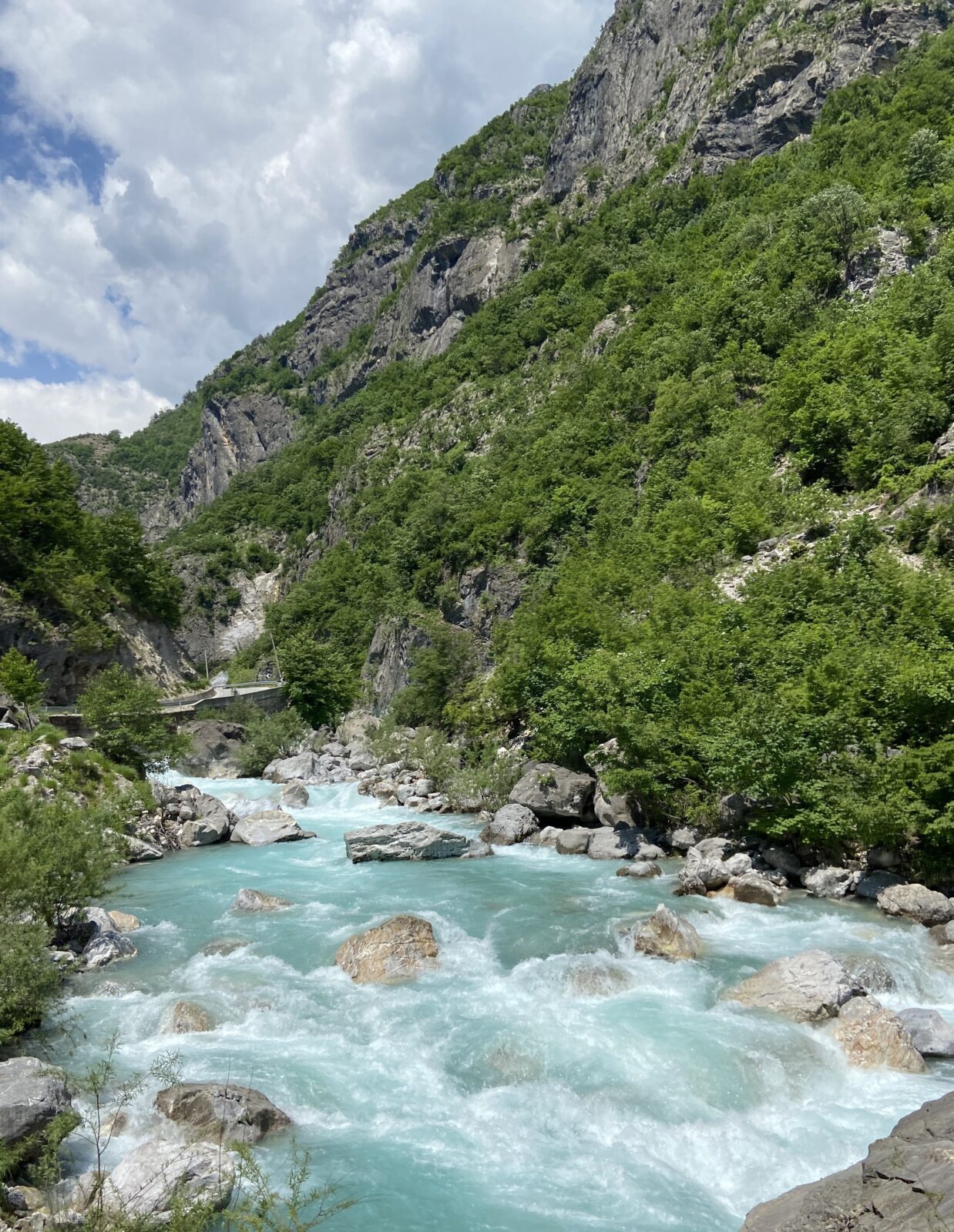 Bus-Abenteuer: Valbona-Tal in Albanien