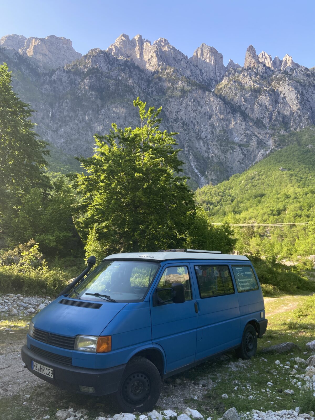 Bus-Abenteuer: Stellplatz beim Berghotel Rilindja im Valbona-Tal