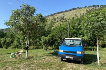 Bus-Abenteuer: Stellplatz in Berat