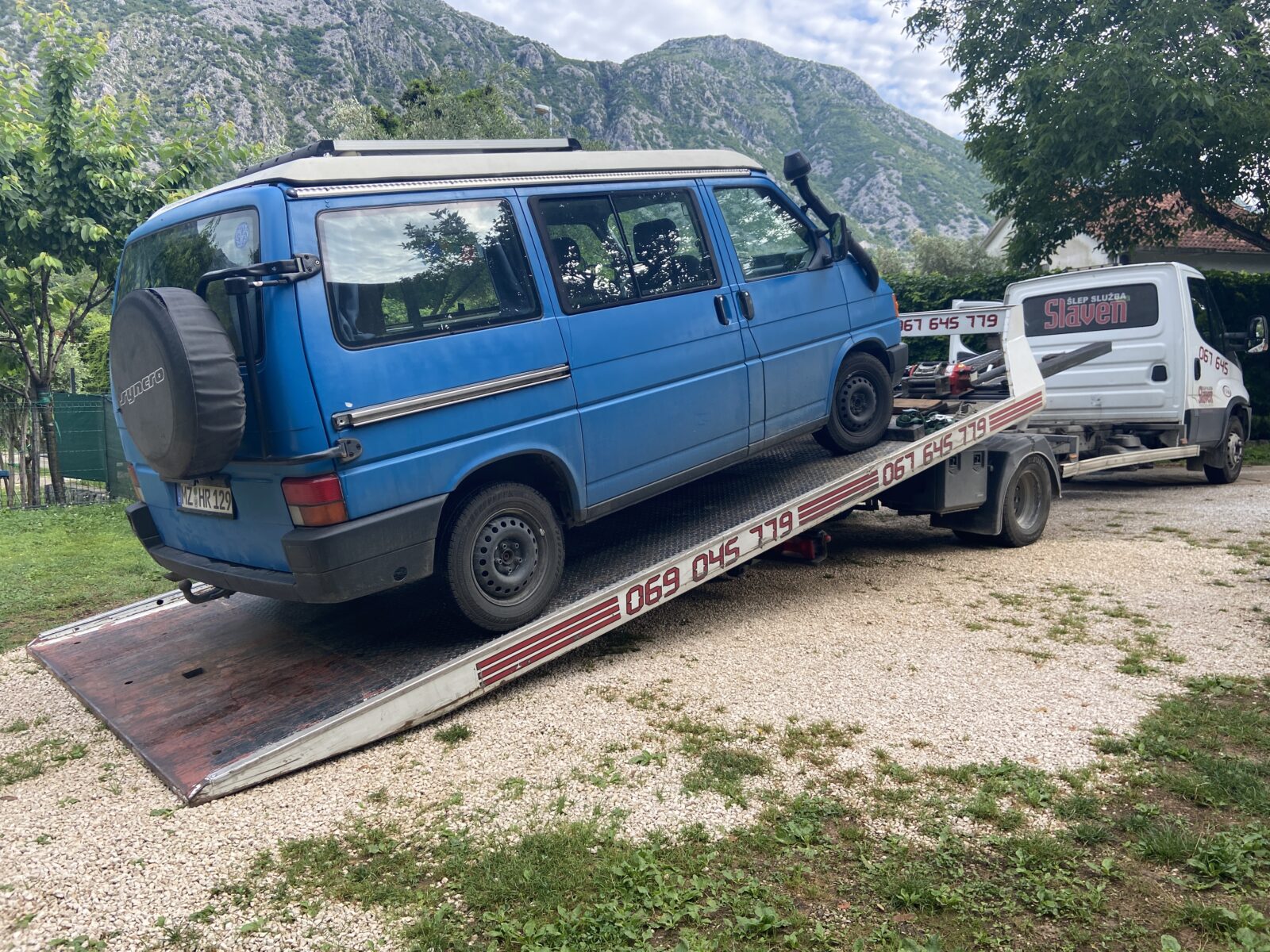 Roadtrip Albanien: Unser Bus wird abgeschleppt.