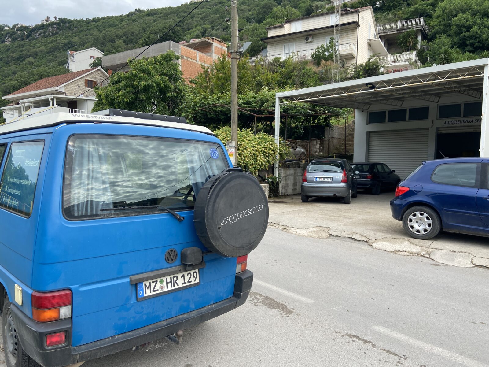 Roadtrip Albanien: Unser Bus wird abgeschleppt.
