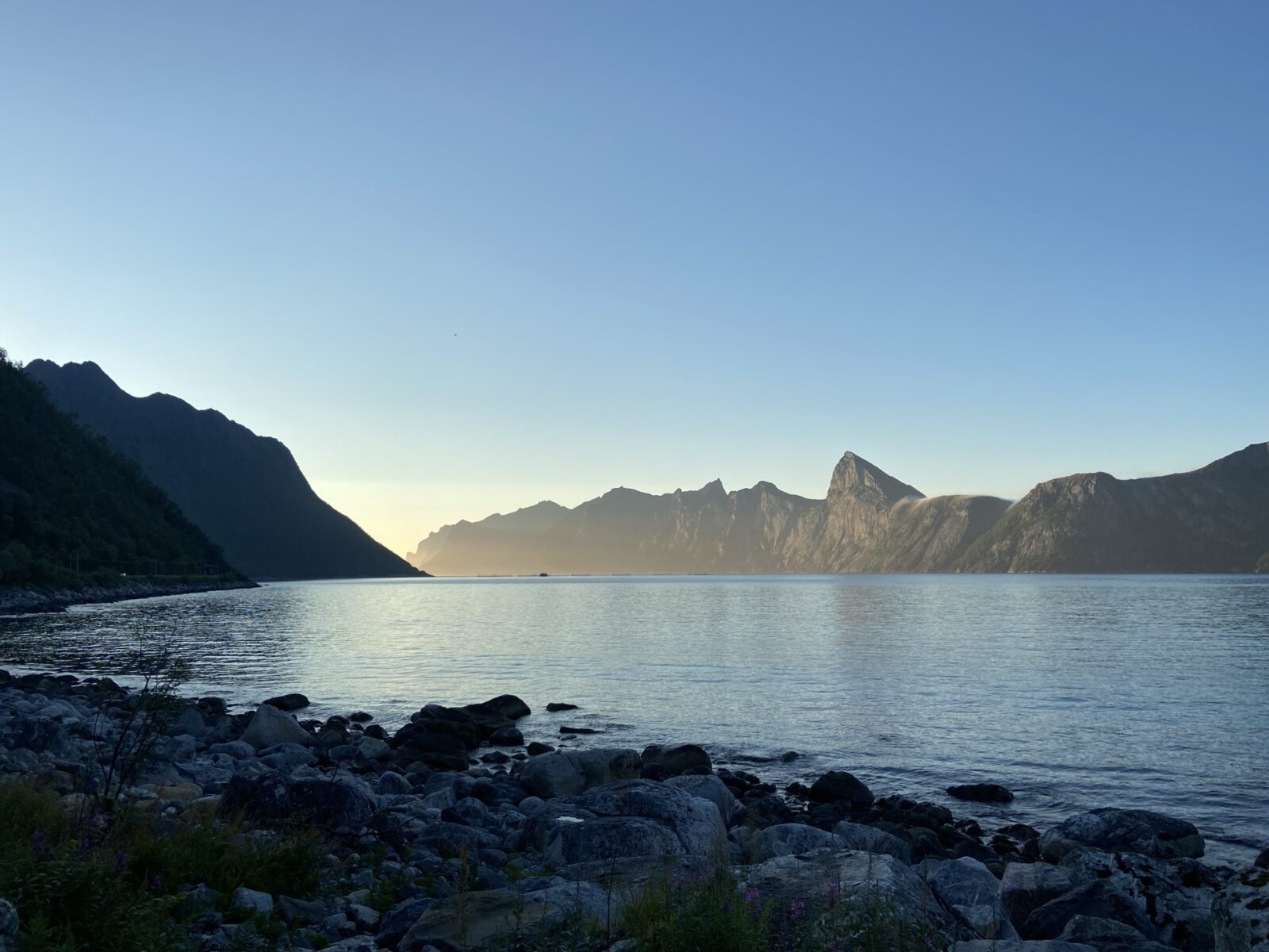 Roadtrip Nordkap: Stellplatz hinter Snorfelsfjal (Senja)