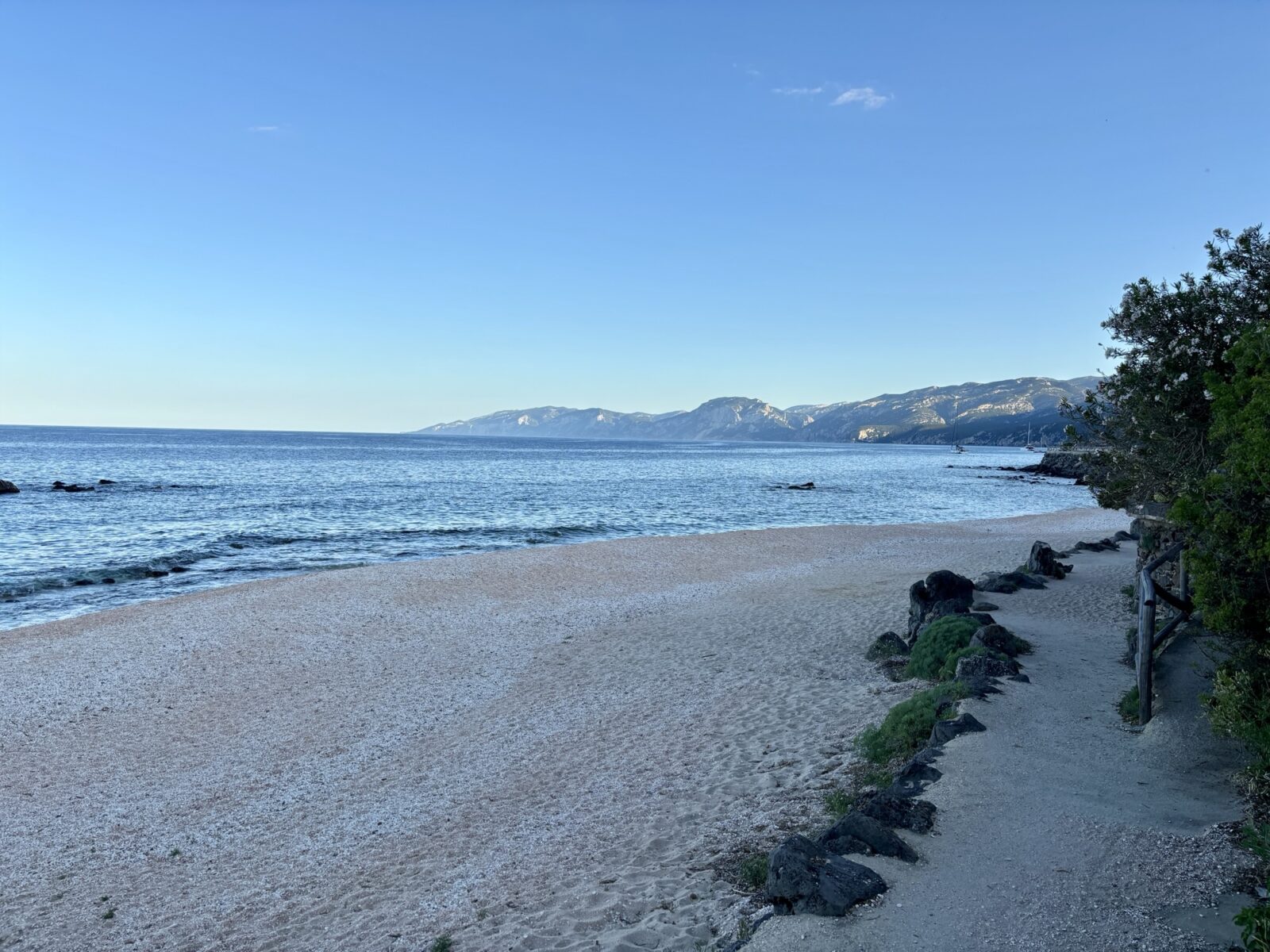 Roadtrip Sardinien: Stellplatz Camping Car Palmasera in Cala Ganone