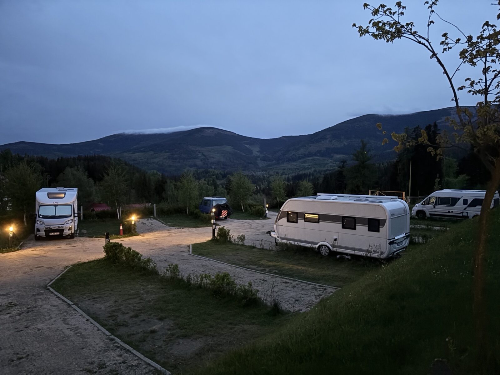 Bus-Abenteuer: Stellplatz in Karpacz in Polen
