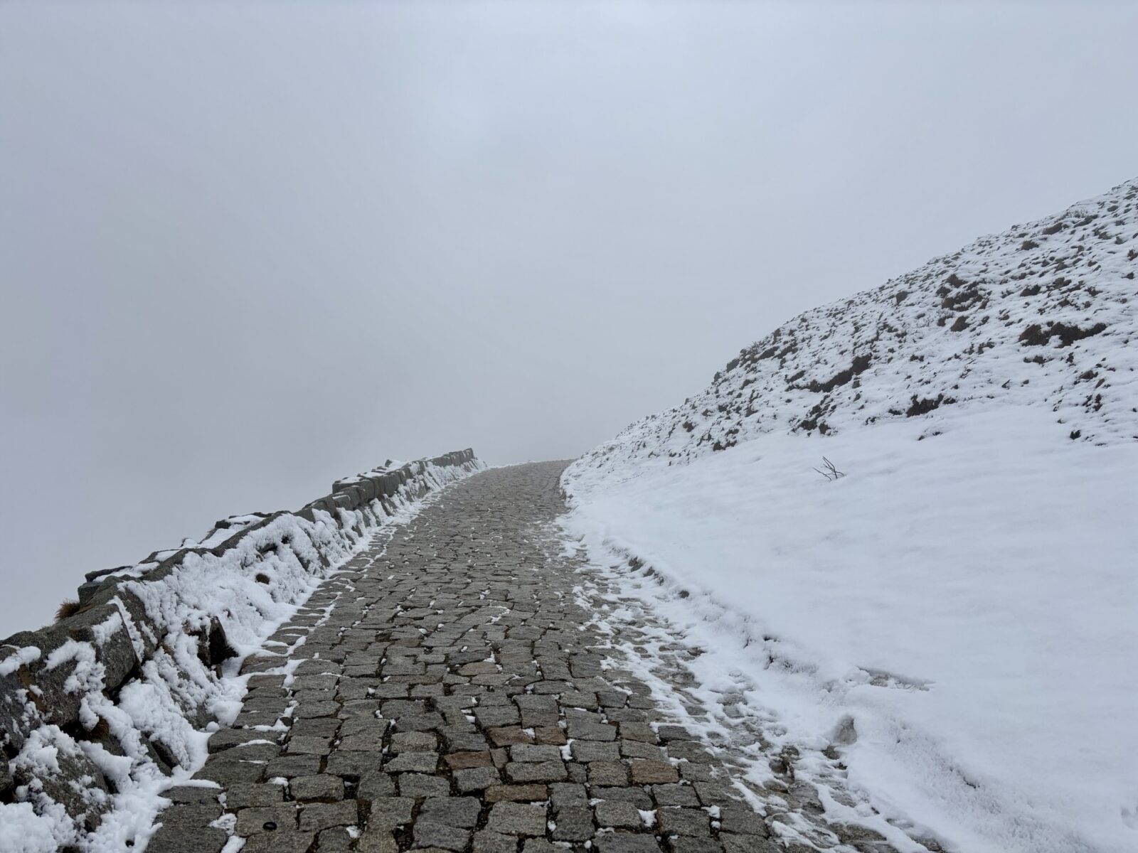 Wandern in Polen: Schneekoppe - Maly Staw - Stabskirche